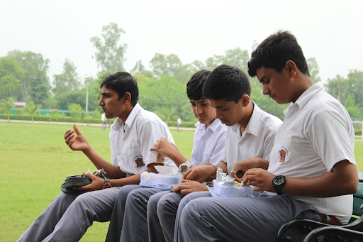 boys eating