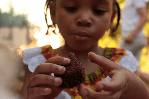 girl eating1